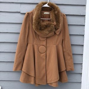 Yue Wei Er Camel Colored Coat with Faux Fur Collar Silvertone Studs